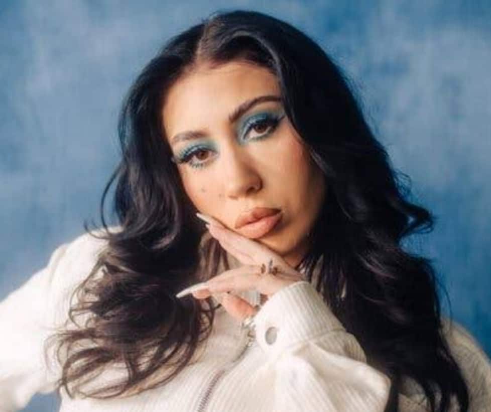 Czy Kali Uchis jest w pobliżu? Telepatia Singer déclenche des rumeurs  Attendues - All Things Anime